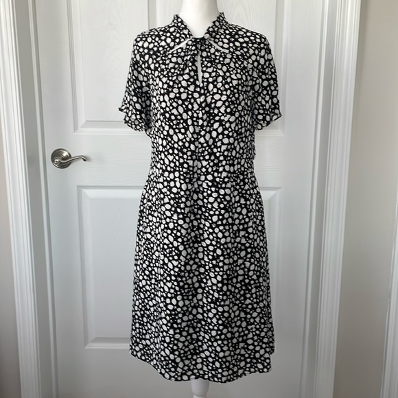 Banana Republic Dresses & Skirts - Banana Republic Fitted Patterned Dress